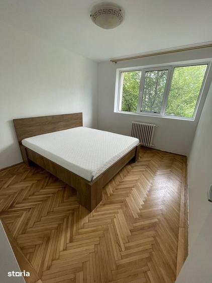 Apartament cu 3 camere semidecomandat în Drumul Taberei