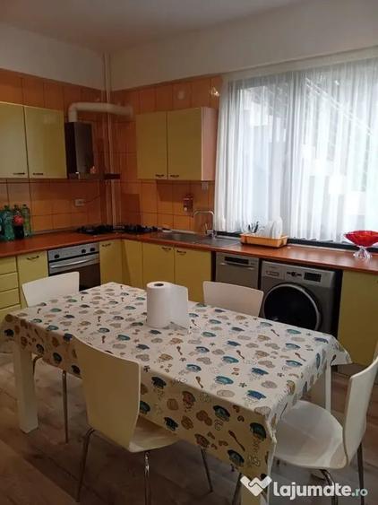Casă cu 8 camere cu Teren 776 Mp în Central