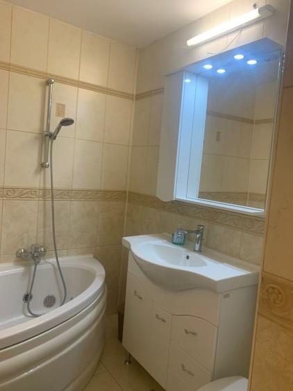 Apartament cu 3 camere decomandat, mobilat în Nerva Traian