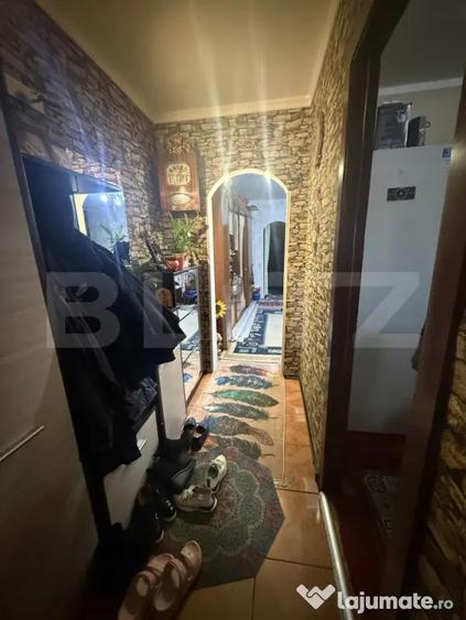 Apartament cu 3 camere semidecomandat în Micro 11