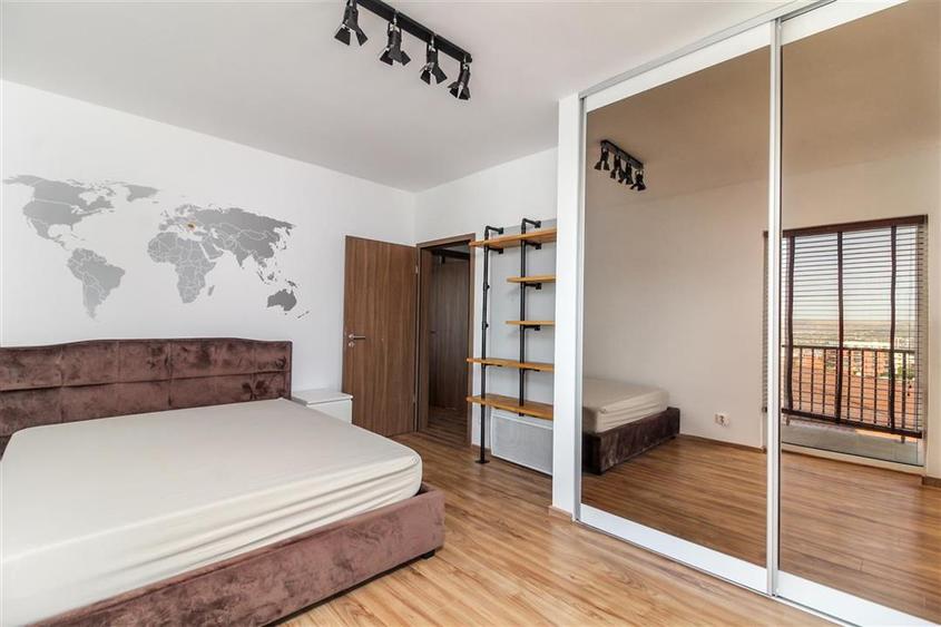 Apartament cu 3 camere semidecomandat, mobilat în Bună Ziua