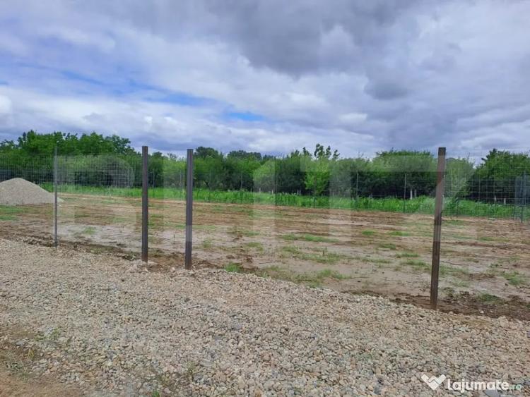 Teren de 2400 mp, în Careiului