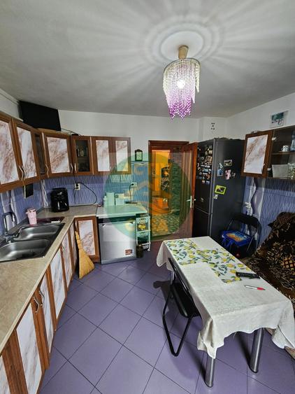 Apartament cu 3 camere decomandat în Est