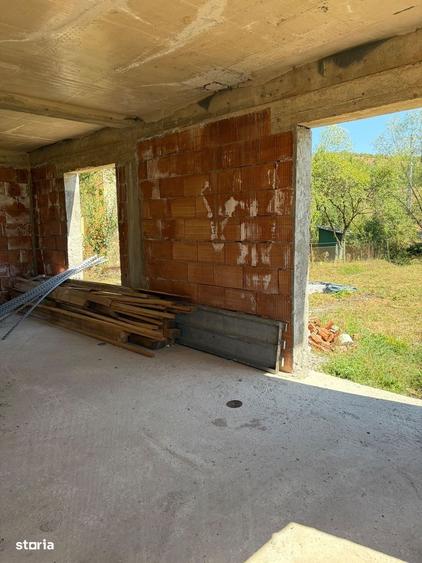 Casă cu 4 camere cu Canalizare în Corpadea