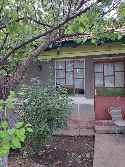 Casă cu 4 camere cu Teren 1280 Mp în Sinești