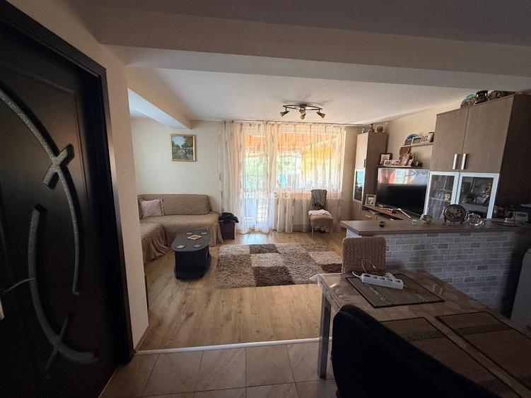 Casa de vanzare tip duplex
