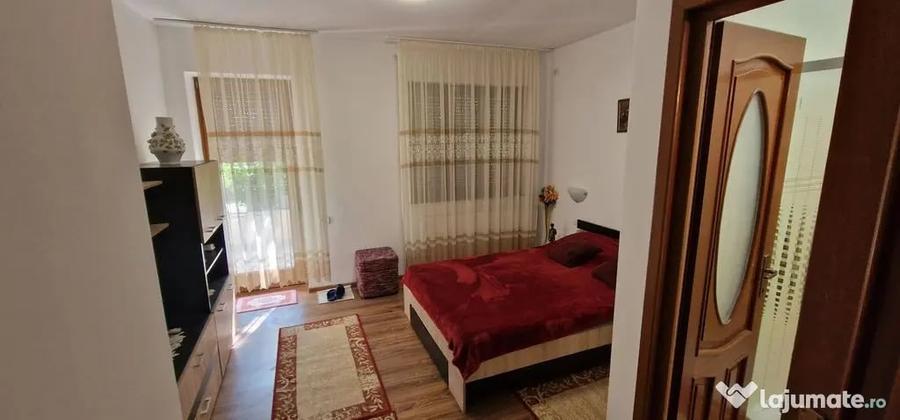 Casă cu 5 camere cu Teren 338 Mp în Sud