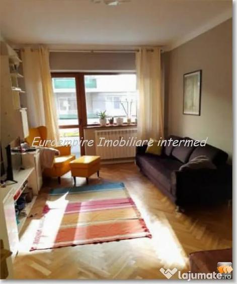 Apartament cu 3 camere semidecomandat în Central
