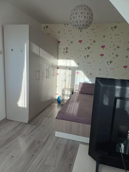 Apartament cu 2 camere semidecomandat, mobilat în Podu Roș
