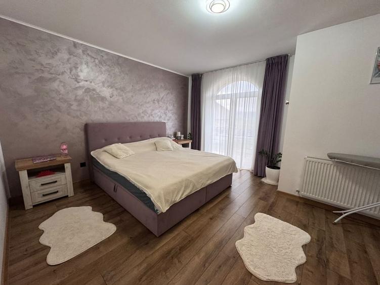 Casă individuală cu 4 camere cu Canalizare în Cristian