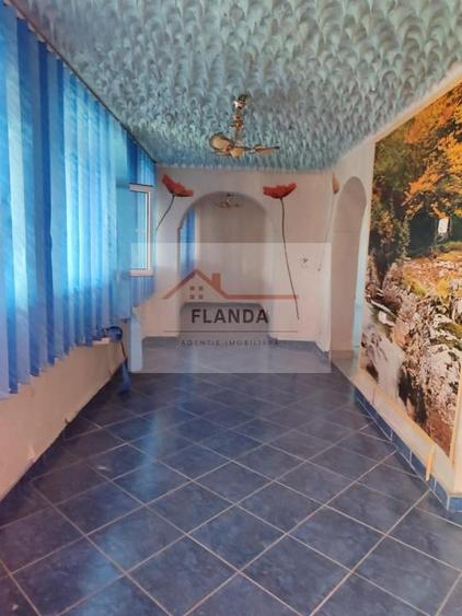 Casă cu 6 camere cu Teren 1000 Mp în Florești-Stoenești