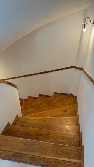 Duplex cu 7 camere cu Canalizare în Blumăna
