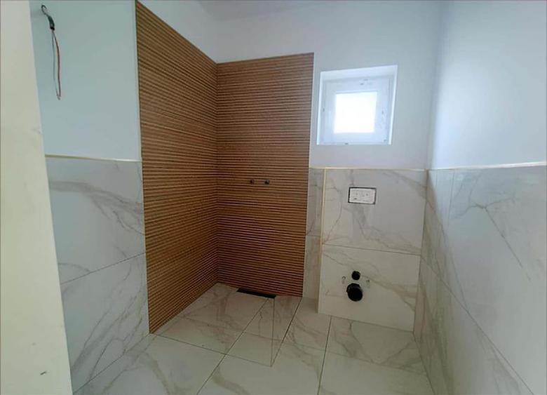 Casă individuală cu 4 camere cu Canalizare în Ipotești