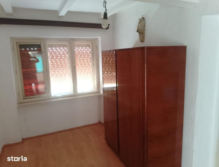 Casă cu 3 camere cu Teren 3500 Mp în Central