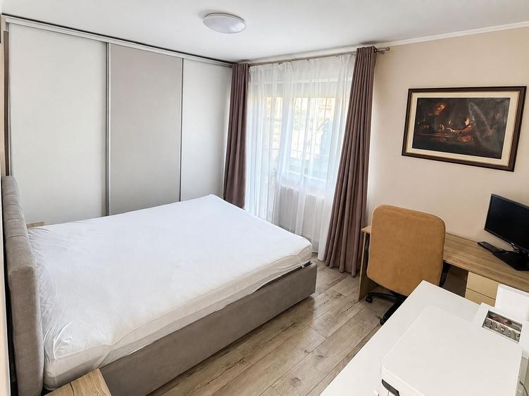 Apartament cu 3 camere semidecomandat, mobilat în Florești