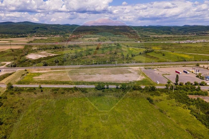 Teren Construcții intravilan de 21536 mp, în Ilia