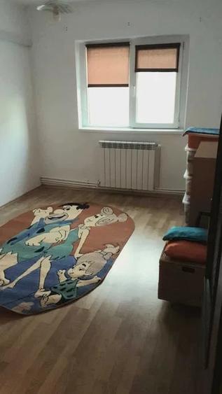 Apartament cu 3 camere decomandat, mobilat în C5