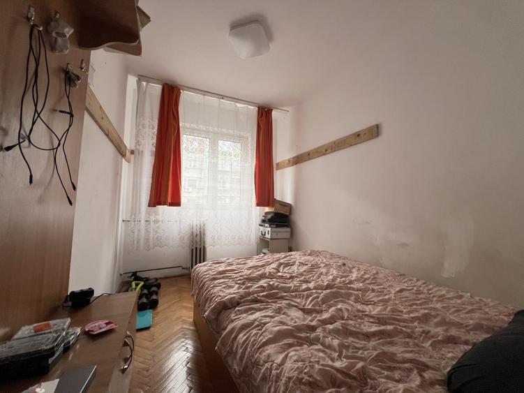 Apartament cu 3 camere nedecomandat, mobilat în Girocului