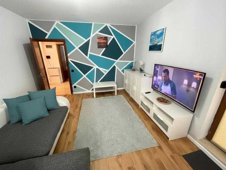 Apartament cu 2 camere decomandat, mobilat în Central