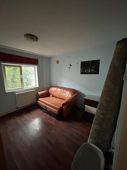 Apartament cu 2 camere decomandat în CET