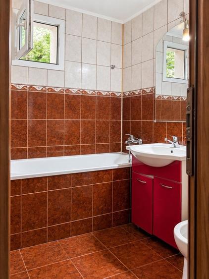 Apartament cu 4 camere decomandat în Vitan