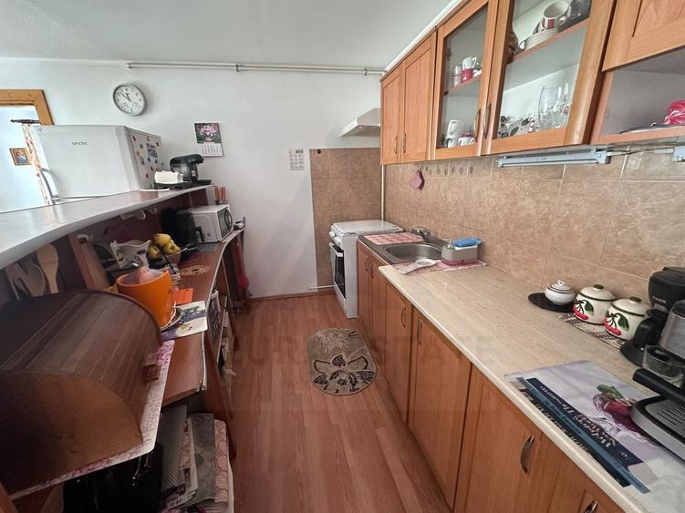 Apartament cu 3 camere decomandat, mobilat în Central