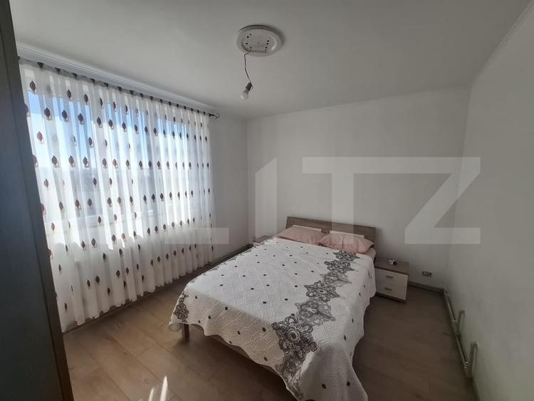 Apartament cu 3 camere semidecomandat, mobilat în Cloșca