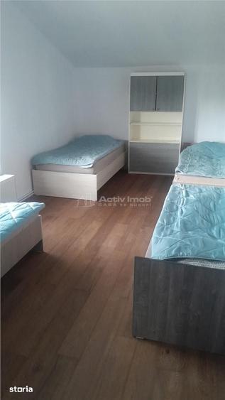 Casă cu 10 camere cu Teren 800 Mp în Cristian