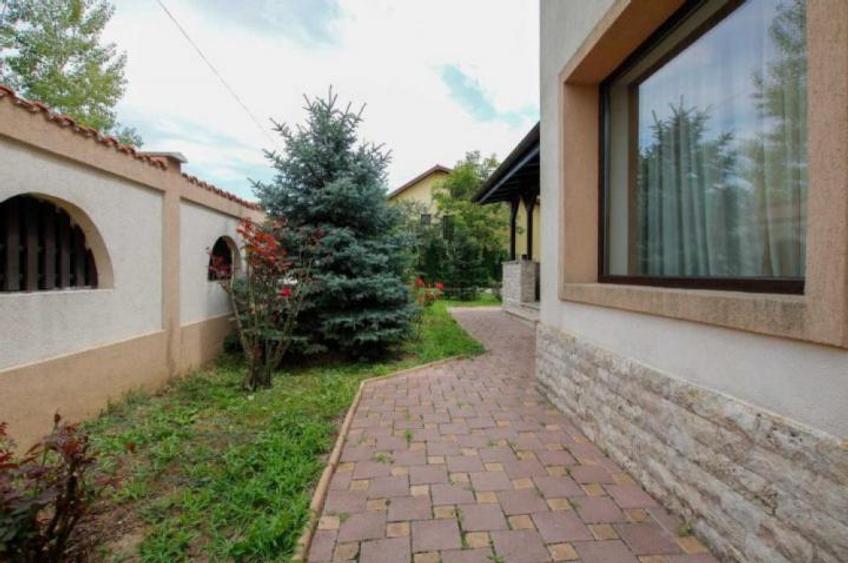 Casă cu 5 camere cu Teren 950 Mp în Snagov