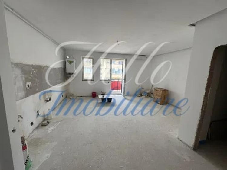 Apartament cu 3 camere semidecomandat în Florești