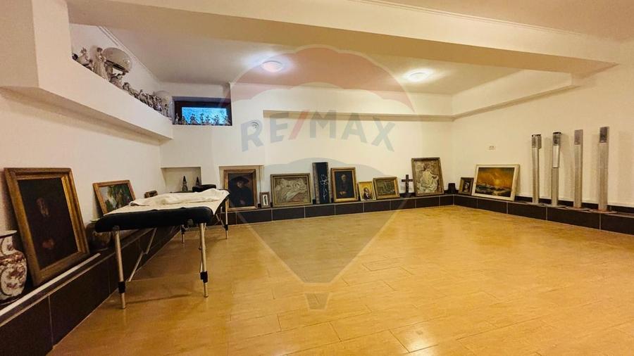 Apartament cu 4 camere decomandat, mobilat în Lazu