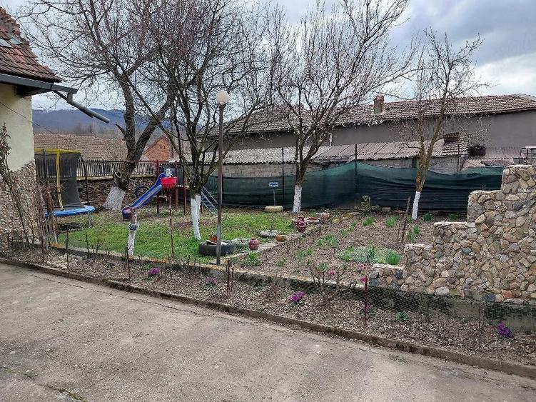 Casă cu 3 camere cu Teren 2158 Mp în Fârdea