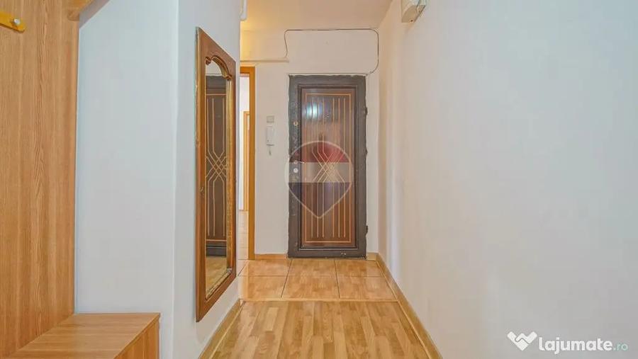 Apartament cu 3 camere semidecomandat în Nord