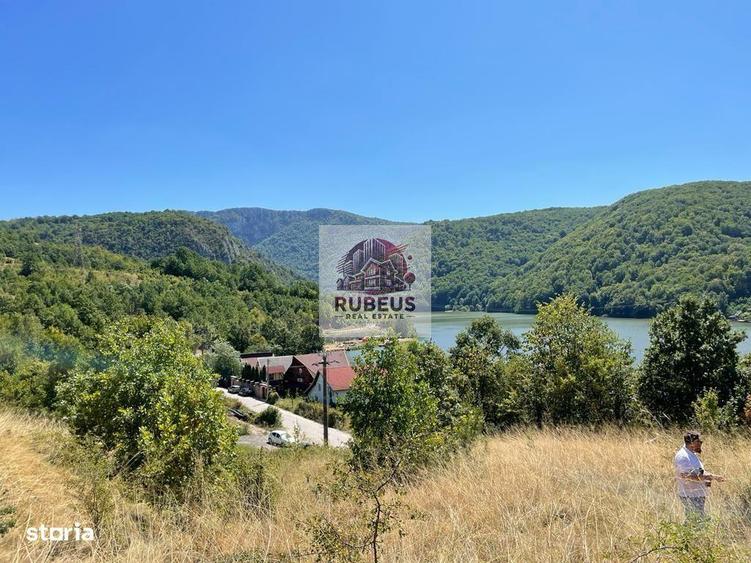 Teren de 2580 mp, în Dubova