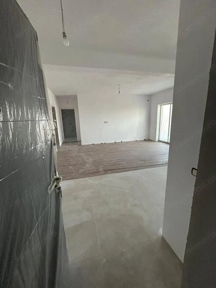 Apartament cu 2 camere semidecomandat în Moșnița Nouă