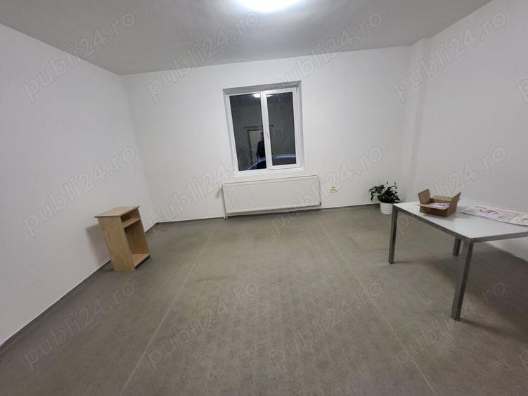 Spațiu comercial, de 20 mp, în Medicină