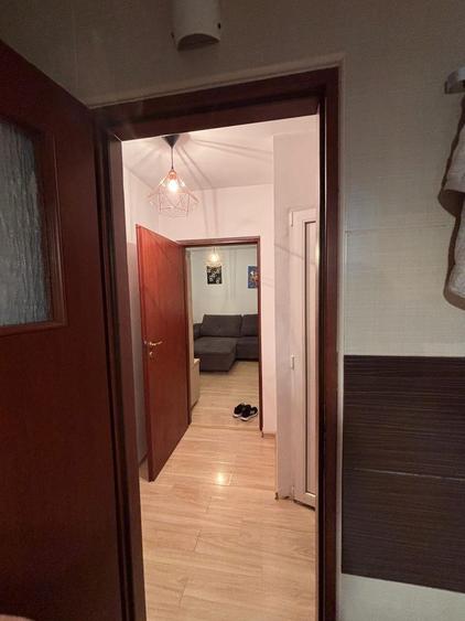 Apartament cu 2 camere decomandat în Titan