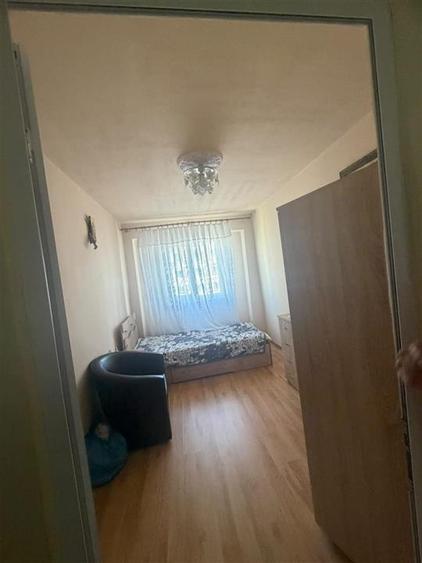 Apartament cu 3 camere decomandat, mobilat în Viziru 3
