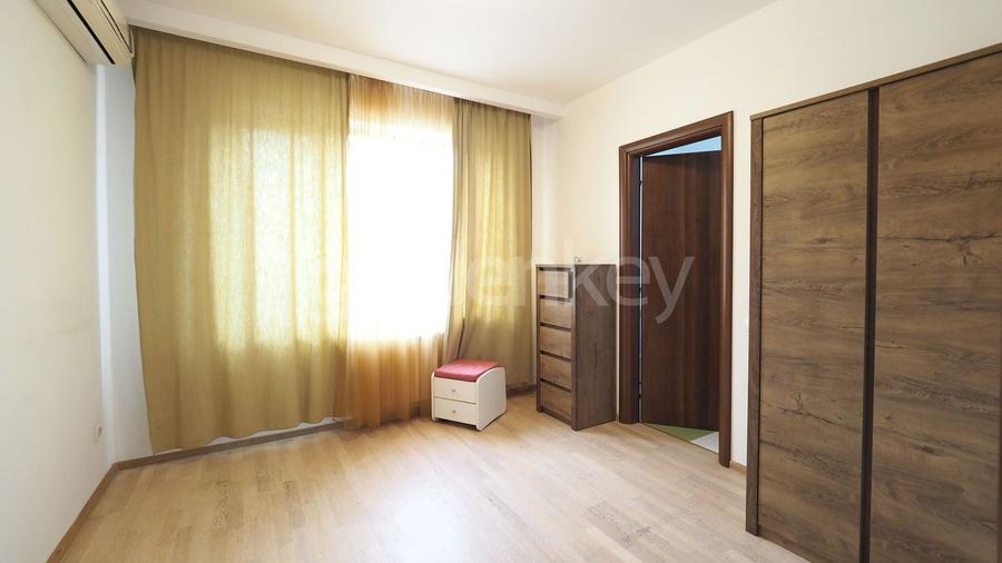 Apartament cu 3 camere semidecomandat, mobilat în Iancu Nicolae