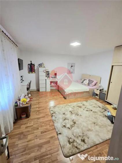 Casă cu 5 camere cu Teren 593 Mp în Central