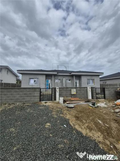 Casă cu 3 camere cu Teren 330 Mp în Moșnița Nouă