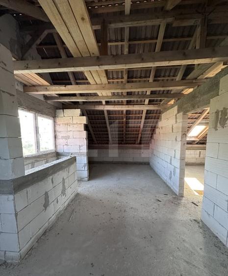 Casă individuală cu 9 camere cu Teren 500 Mp în Gherla