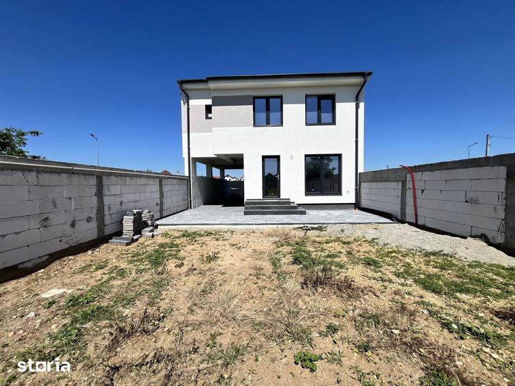 Casă cu 4 camere cu Teren 490 Mp în Șelimbăr