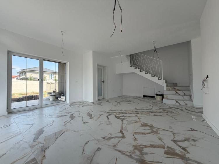 Duplex cu 5 camere cu Canalizare în Moșnița Nouă