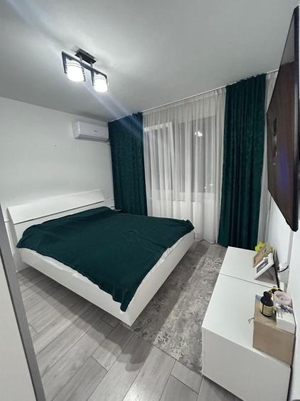 Apartament cu 3 camere decomandat, mobilat în Titan