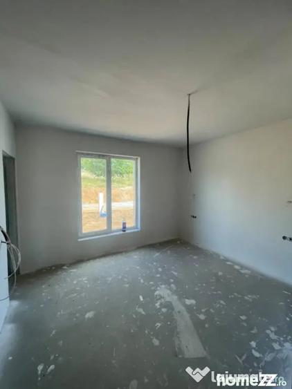 Casă cu 5 camere cu Teren 530 Mp în Satu Nou de Jos