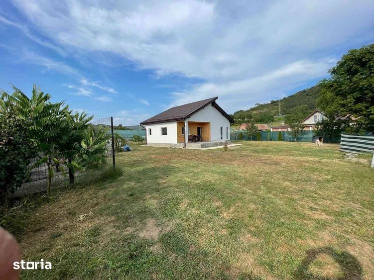 Casă cu 2 camere cu Teren 841 Mp în Ceuaș