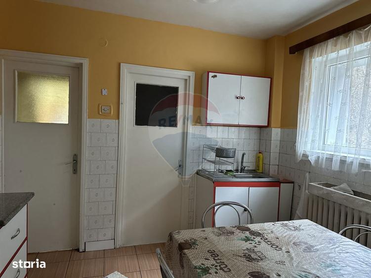 Apartament cu 4 camere, mobilat în Central