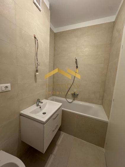 Apartament cu 3 camere decomandat în Aradului