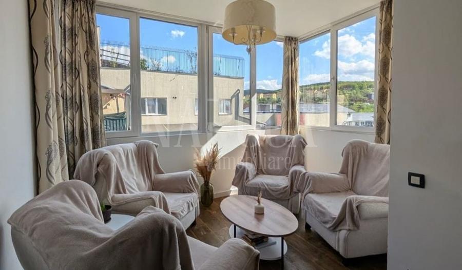 Apartament cu 5 camere semidecomandat în Florești